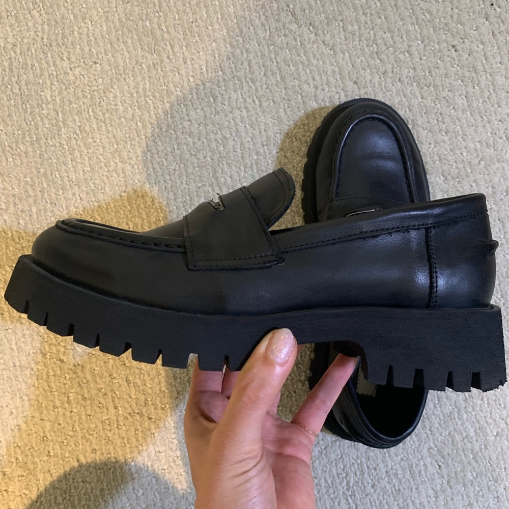 NWT Lawrence Black Leather Loafers